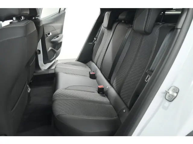 Peugeot 2008 PureTech 100 Allure 2024 Benzine 31