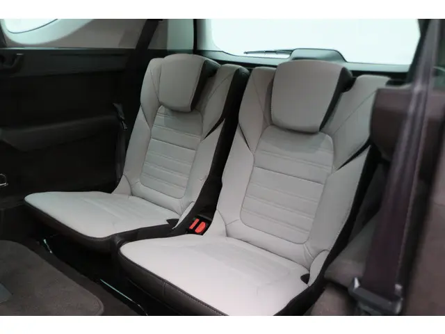 Renault Espace 1.8 TCe Limousin 7p. 2018 Benzine 17