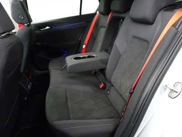 Volkswagen Golf 1.5 eTSI R Line Aut- 2020 Hybride Benzine 23