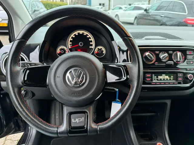 Volkswagen up! 1.0 sport up! 2014 Benzine 4