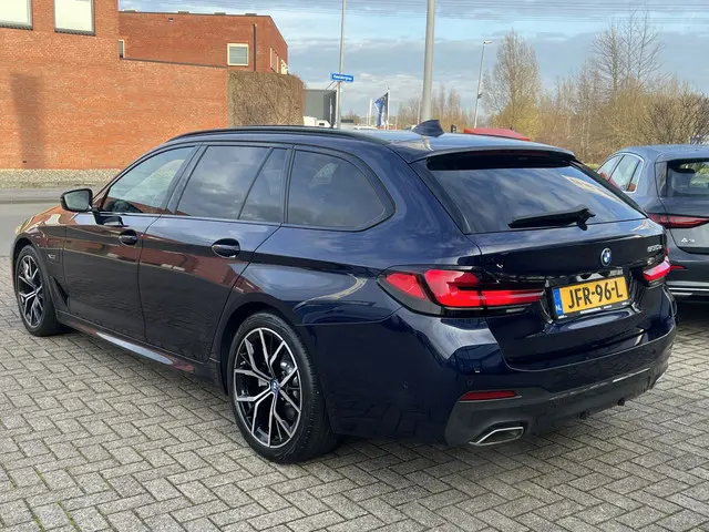 BMW 5 Serie 530e M-Sport Plus 2023 Hybride Benzine 3