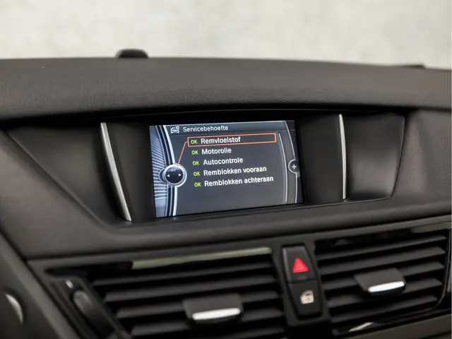 BMW X1 sDrive20i High Executive 2015 Benzine 26