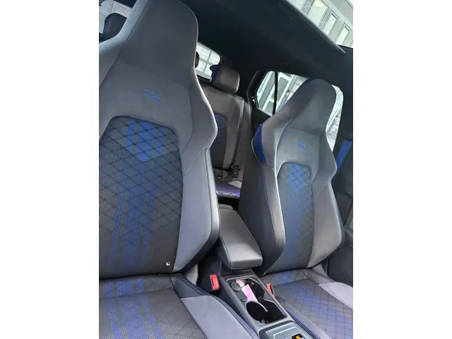 Volkswagen Golf 2.0 TSI R 4Motion 2022 Benzine 12