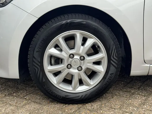 Hyundai i20 1.0 T-GDI Go! 2016 2017 Benzine 10