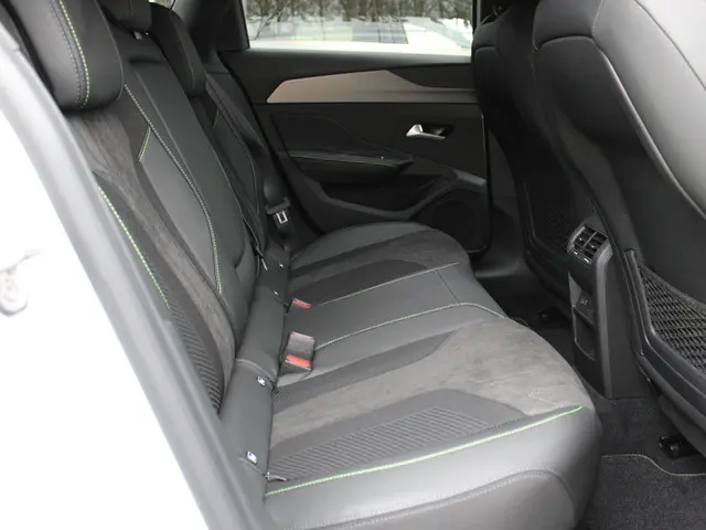 Peugeot 308 SW HYBRID 145 GT 2025 Hybride Benzine 15