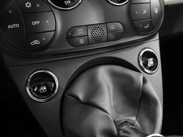 Fiat 500 1.0 Hybrid Dolcevita 2022 Benzine 19