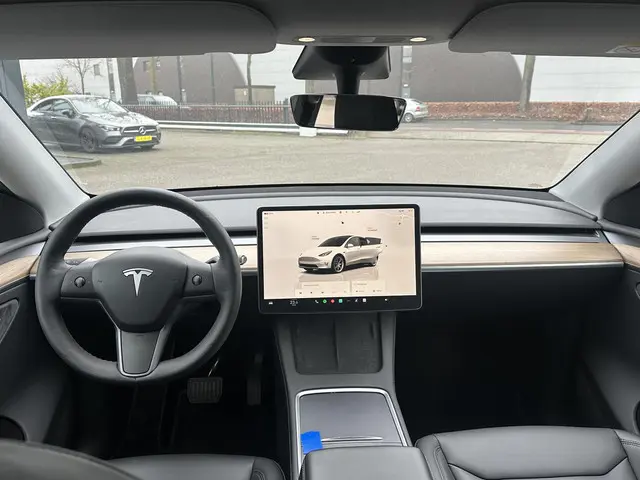 Tesla Model Y Long Rang AWD 2023 Elektrisch 10