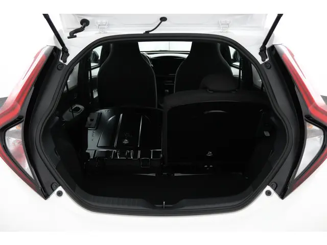 Toyota Aygo X Hybrid 115 play 2026 Hybride Benzine 25