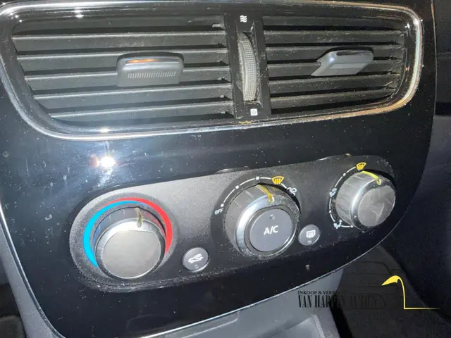 Renault Clio Estate 0.9 TCe Limited 2018 Benzine 18