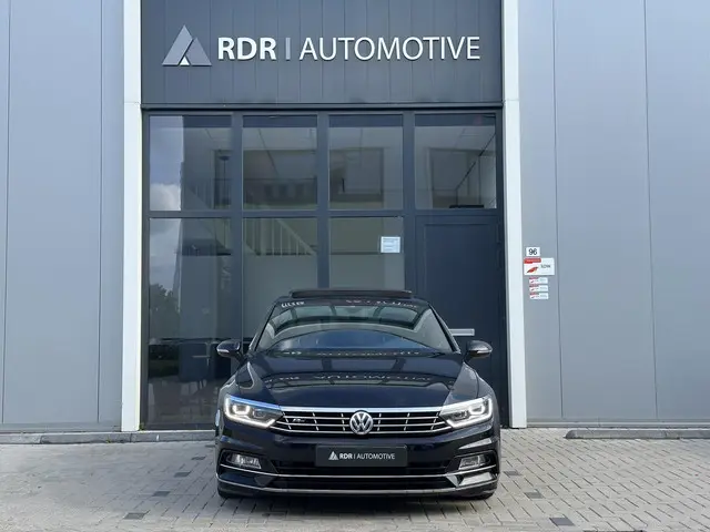 Volkswagen Passat 1.4 TSI R-Line / Pano / Leder 2016 Benzine 8