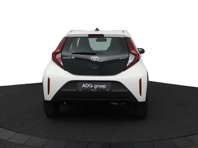 Toyota Aygo X Hybrid 115 play 2025 Hybride Benzine 45