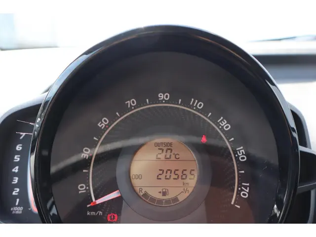 Toyota Aygo 1.0 VVT-i x-play 2019 Benzine 6