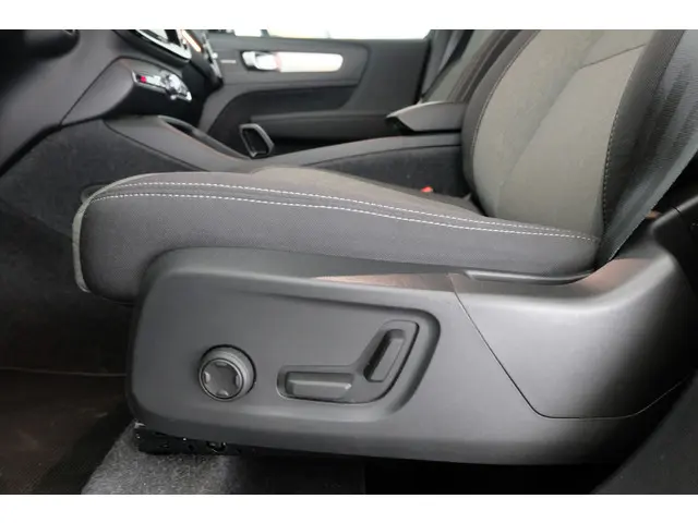 Volvo XC40 2.0 B4 Plus Dark 2024 Hybride Benzine 30