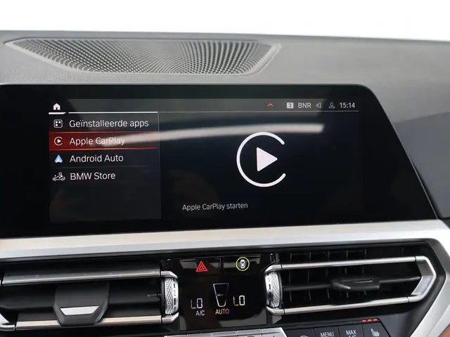 BMW 3 Serie 318i High Executive Edition 2020 Benzine 34
