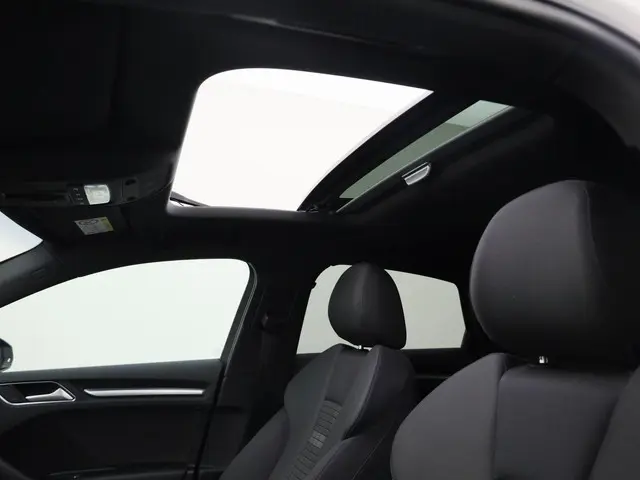 Audi A3 Limousine 35 TFSI/150PK S Line 2019 Benzine 19