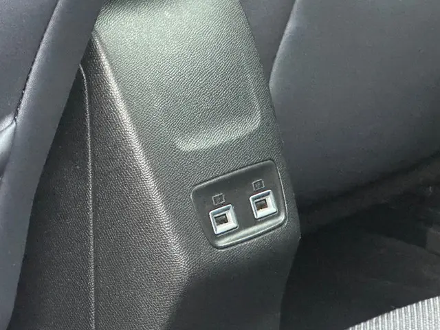 Peugeot 2008 1.2 PureTech Allure 2020 Benzine 32