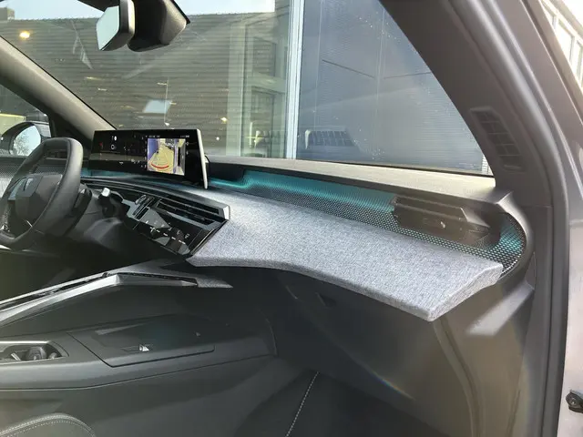 Peugeot 3008 1.2 Hybrid 145 GT 2024 Hybride Benzine 19