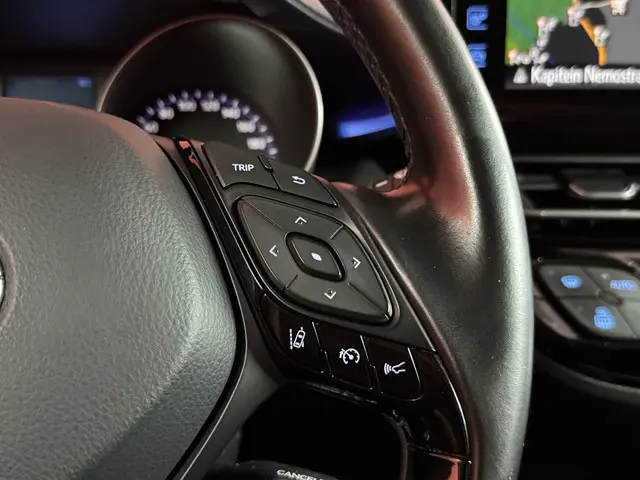 Toyota C-HR 1.8 Hybrid Bi-Tone 2018 Hybride Benzine 30