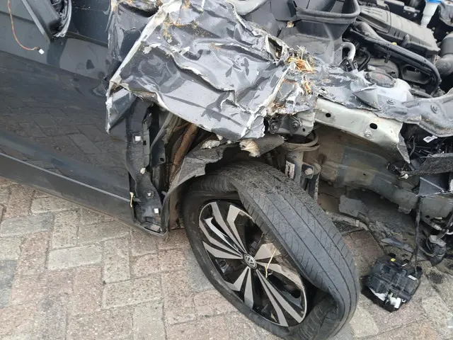 Volkswagen T-Cross 1.0 TSI Life SCHADEAUTO!!! 2019 Benzine 30
