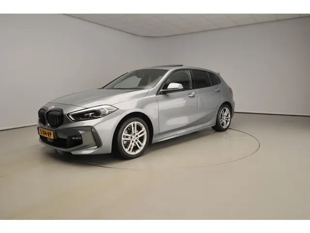 BMW 1 Serie 5-deurs 118i 2023 Benzine 42