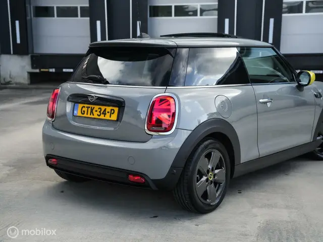 MINI Electric Mini Essential 33 kWh 2021 Elektrisch 17