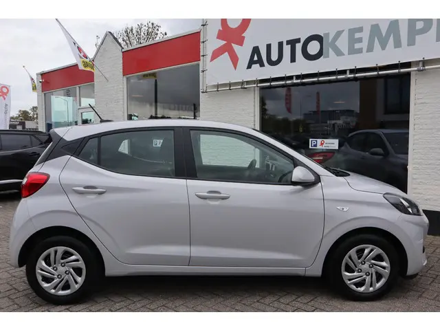 Hyundai i10 1.0 PREMIUM 2025 Benzine 3