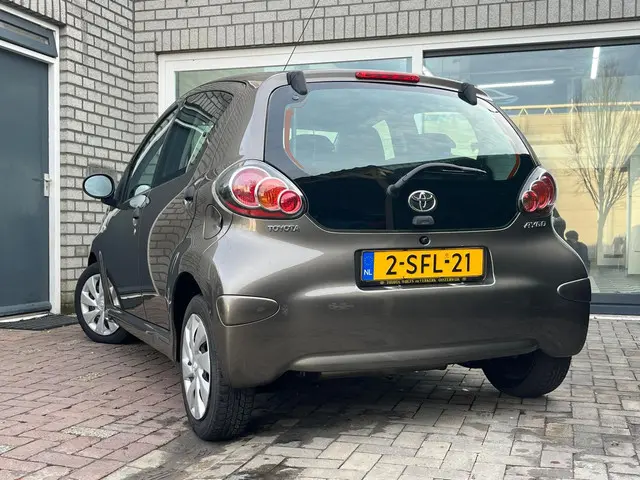 Toyota Aygo 1.0 VVT-i Now Cool Edition 2013 Benzine 5