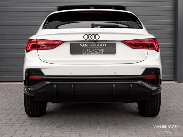 Audi Q3 Sportback 45 TFSI e S-Line 2022 Hybride Benzine 8
