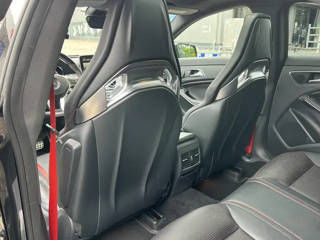 Mercedes-Benz CLA AMG 45 4MATIC Edition 1 2014 Benzine 22