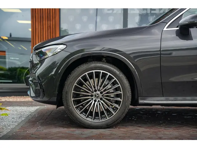 Mercedes-Benz GLC 220d 4MATIC AMG Line 2025 Diesel 12