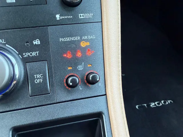 Lexus CT 200h Luxury Line 2017 Hybride Benzine 23