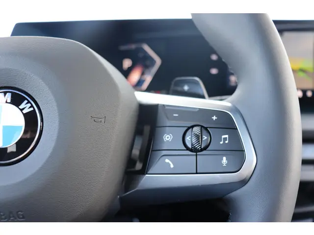 BMW 1 Serie 120 M Sport Design Edition 2025 Benzine 18