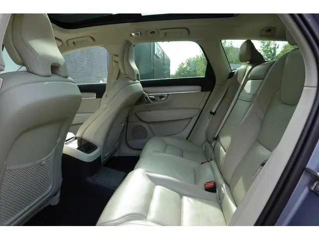 Volvo V90 2.0 T8 AWD Inscription 2018 Hybride Benzine 31