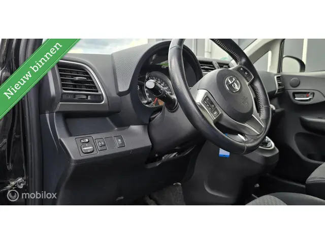 Toyota Verso-S 1.3 VVT-i Dynamic 2013 Benzine 31