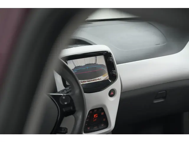 Peugeot 108 1.0 e-VTi Première 2014 Benzine 13