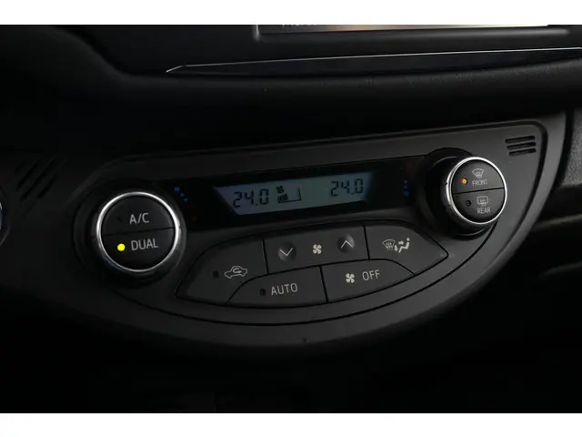 Toyota Yaris 1.5 Hybrid Premium 2017 Hybride Benzine 21