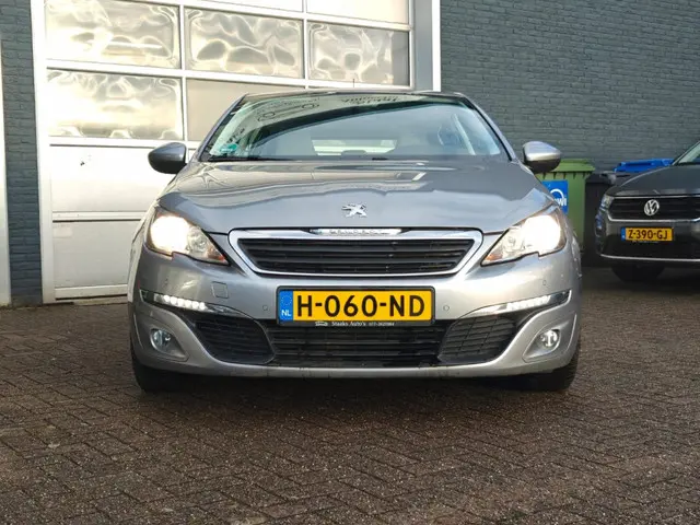 Peugeot 308 1.2 Automaat PureTech Allure NAVI 2017 Benzine 2