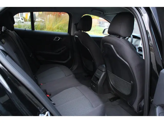 BMW 1 Serie 118i High Executive Edition 2020 Benzine 17