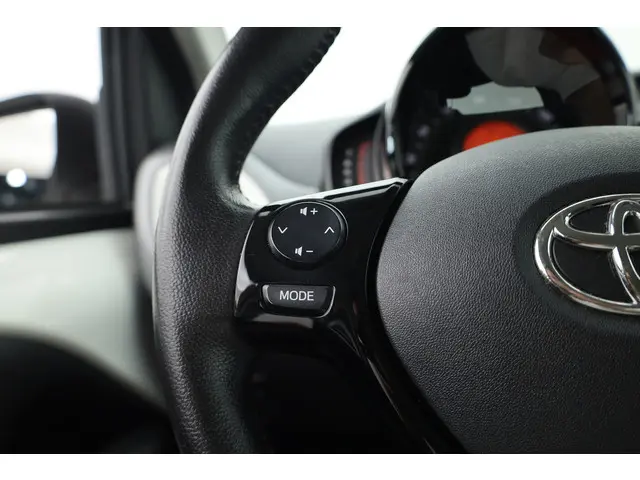 Toyota Aygo 1.0 VVT-i x-play 2021 Benzine 10