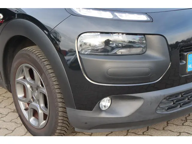 Citroën C4 Cactus 1.2 PureTech Shine 2015 Benzine 12