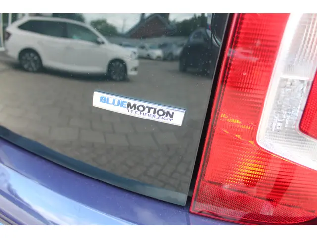 Volkswagen up! 1.0 CLUB high up! BlueMotion 2015 Benzine 12