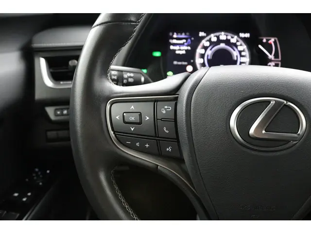 Lexus UX 250h Preference Line 2022 Hybride Benzine 19