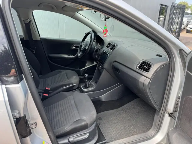 Volkswagen Polo 1.4-16V Highline 2013 Benzine 3