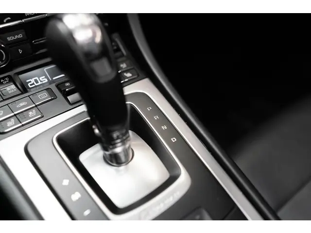 Porsche 911 3.4 Carrera 4 2015 Benzine 28