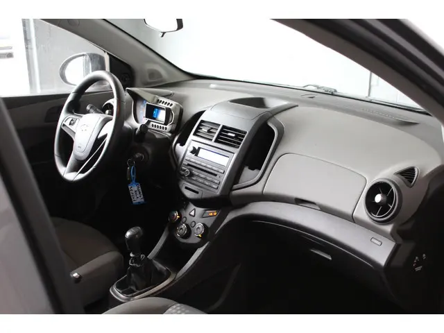 Chevrolet Aveo 1.2 LS 2012 Benzine 22