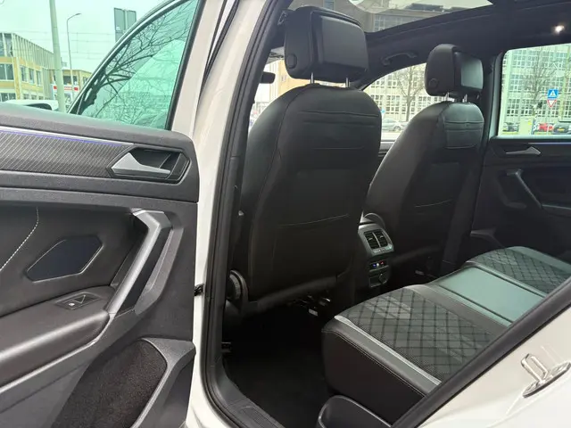 Volkswagen Tiguan 1.5 TSI R-Line Pano 2022 Benzine 12
