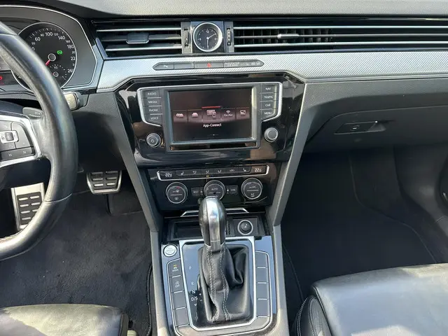 Volkswagen Passat 1.4 TSI R-Line / Pano / Leder 2016 Benzine 15