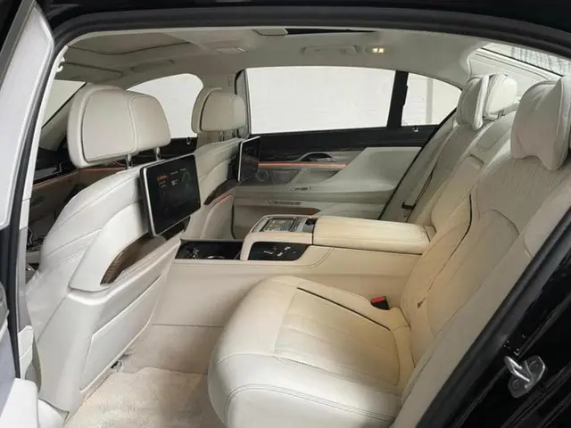 BMW 7 Serie 750Li xDrive High Executive 2017 Benzine 3