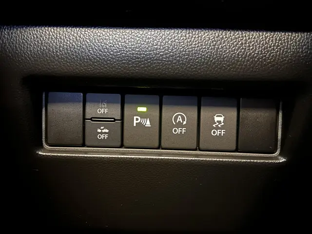 Suzuki Swift 1.2 SportLine Smart Hybrid 2023 Benzine 32