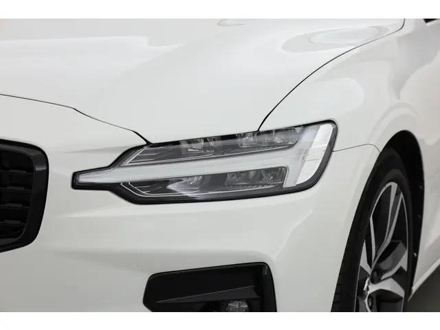 Volvo V60 2.0 B4 R-Design 2020 Hybride Benzine 26